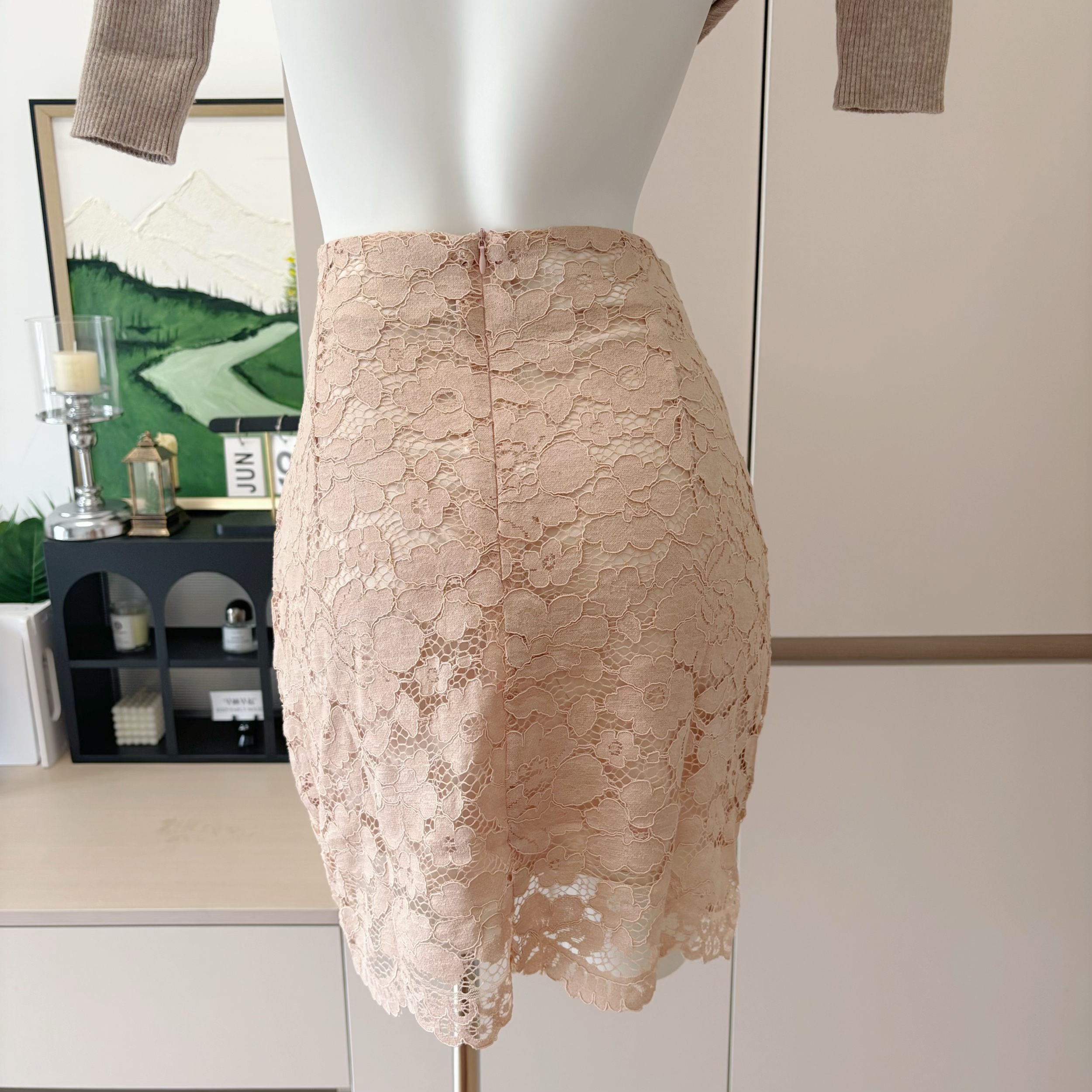 French-Style V-Neck Soft Knit Top with Lace High-Waist Bodycon Skirt Set - Image 5