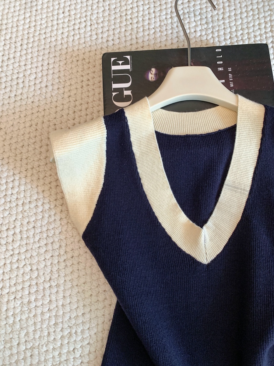 Women's Color-Block V-Neck Knit Top with Cap Sleeves 2026 Summer Slimming Commuter Pullover - Image 3